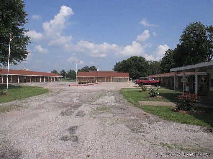 Rodeway Inn Flora Zewnętrze zdjęcie
